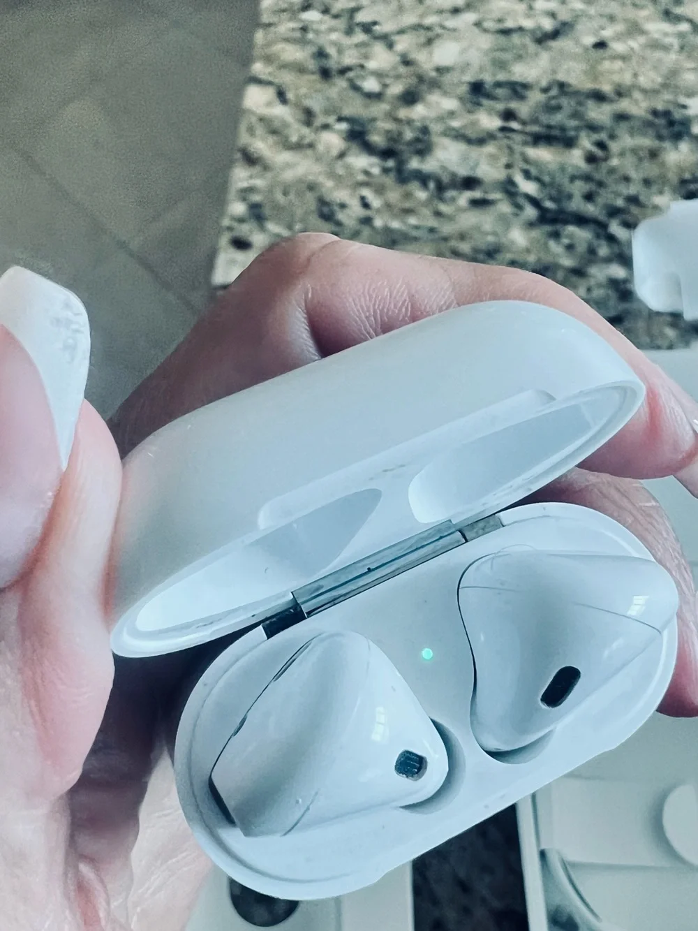 Apple White AirPods Wireless Earbuds with Charging Case